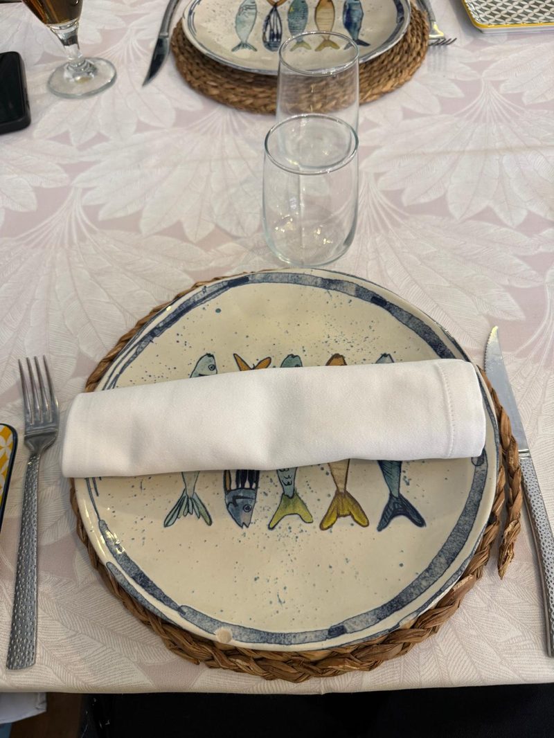 Mesa servida en La Zaranda, especialista en carnes